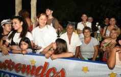 Foto de la galería: Itaembé Miní fue parte de la fiesta popular y expresiones de alegria con la última noche de carnaval en la ciudad