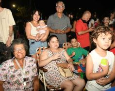 Foto de la galería: Itaembé Miní fue parte de la fiesta popular y expresiones de alegria con la última noche de carnaval en la ciudad