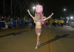 Foto de la galería: Itaembé Miní fue parte de la fiesta popular y expresiones de alegria con la última noche de carnaval en la ciudad