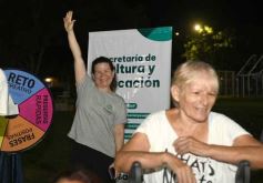 Foto de la galería: Itaembé Miní fue parte de la fiesta popular y expresiones de alegria con la última noche de carnaval en la ciudad