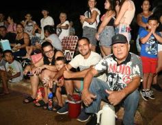 Foto de la galería: Itaembé Miní fue parte de la fiesta popular y expresiones de alegria con la última noche de carnaval en la ciudad