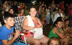 Foto de la galería: Itaembé Miní fue parte de la fiesta popular y expresiones de alegria con la última noche de carnaval en la ciudad