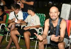 Foto de la galería: Itaembé Miní fue parte de la fiesta popular y expresiones de alegria con la última noche de carnaval en la ciudad