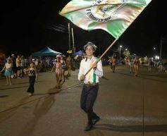 Foto de la galería: Itaembé Miní fue parte de la fiesta popular y expresiones de alegria con la última noche de carnaval en la ciudad