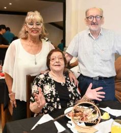 Foto de la galería: Delia Argentina Grondona recibió sus 90 años con un gran encuentro familiar en Don Fulgencio