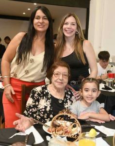 Foto de la galería: Delia Argentina Grondona recibió sus 90 años con un gran encuentro familiar en Don Fulgencio