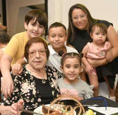 Foto de la galería: Delia Argentina Grondona recibió sus 90 años con un gran encuentro familiar en Don Fulgencio