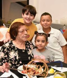 Foto de la galería: Delia Argentina Grondona recibió sus 90 años con un gran encuentro familiar en Don Fulgencio