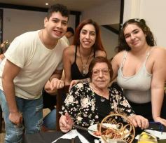 Foto de la galería: Delia Argentina Grondona recibió sus 90 años con un gran encuentro familiar en Don Fulgencio