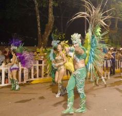 Foto de la galería: San Ignacio vivió la última noche de brillo, show y encuentro en lo que fue el cierre de los Carnavales Misioneros 2025