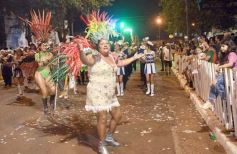 Foto de la galería: San Ignacio vivió la última noche de brillo, show y encuentro en lo que fue el cierre de los Carnavales Misioneros 2025