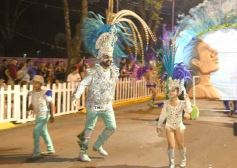 Foto de la galería: San Ignacio vivió la última noche de brillo, show y encuentro en lo que fue el cierre de los Carnavales Misioneros 2025