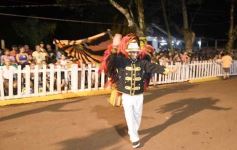 Foto de la galería: San Ignacio vivió la última noche de brillo, show y encuentro en lo que fue el cierre de los Carnavales Misioneros 2025