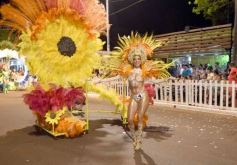 Foto de la galería: San Ignacio vivió la última noche de brillo, show y encuentro en lo que fue el cierre de los Carnavales Misioneros 2025