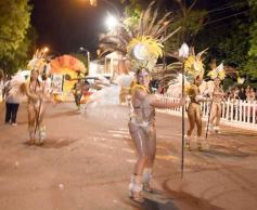 Foto de la galería: San Ignacio vivió la última noche de brillo, show y encuentro en lo que fue el cierre de los Carnavales Misioneros 2025