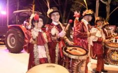 Foto de la galería: San Ignacio vivió la última noche de brillo, show y encuentro en lo que fue el cierre de los Carnavales Misioneros 2025