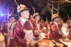 Foto de la galería: San Ignacio vivió la última noche de brillo, show y encuentro en lo que fue el cierre de los Carnavales Misioneros 2025