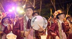 Foto de la galería: San Ignacio vivió la última noche de brillo, show y encuentro en lo que fue el cierre de los Carnavales Misioneros 2025
