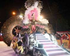 Foto de la galería: San Ignacio vivió la última noche de brillo, show y encuentro en lo que fue el cierre de los Carnavales Misioneros 2025