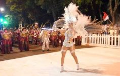 Foto de la galería: San Ignacio vivió la última noche de brillo, show y encuentro en lo que fue el cierre de los Carnavales Misioneros 2025