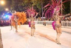 Foto de la galería: San Ignacio vivió la última noche de brillo, show y encuentro en lo que fue el cierre de los Carnavales Misioneros 2025