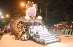 Foto de la galería: San Ignacio vivió la última noche de brillo, show y encuentro en lo que fue el cierre de los Carnavales Misioneros 2025