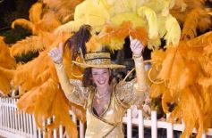 Foto de la galería: San Ignacio vivió la última noche de brillo, show y encuentro en lo que fue el cierre de los Carnavales Misioneros 2025