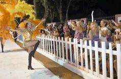 Foto de la galería: San Ignacio vivió la última noche de brillo, show y encuentro en lo que fue el cierre de los Carnavales Misioneros 2025