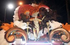 Foto de la galería: San Ignacio vivió la última noche de brillo, show y encuentro en lo que fue el cierre de los Carnavales Misioneros 2025