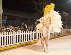 Foto de la galería: San Ignacio vivió la última noche de brillo, show y encuentro en lo que fue el cierre de los Carnavales Misioneros 2025