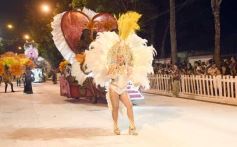 Foto de la galería: San Ignacio vivió la última noche de brillo, show y encuentro en lo que fue el cierre de los Carnavales Misioneros 2025
