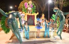 Foto de la galería: San Ignacio vivió la última noche de brillo, show y encuentro en lo que fue el cierre de los Carnavales Misioneros 2025