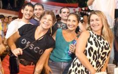 Foto de la galería: San Ignacio vivió la última noche de brillo, show y encuentro en lo que fue el cierre de los Carnavales Misioneros 2025