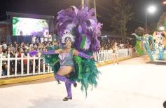Foto de la galería: San Ignacio vivió la última noche de brillo, show y encuentro en lo que fue el cierre de los Carnavales Misioneros 2025