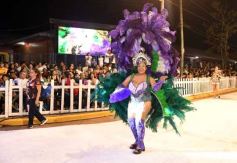 Foto de la galería: San Ignacio vivió la última noche de brillo, show y encuentro en lo que fue el cierre de los Carnavales Misioneros 2025