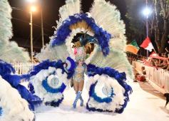 Foto de la galería: San Ignacio vivió la última noche de brillo, show y encuentro en lo que fue el cierre de los Carnavales Misioneros 2025
