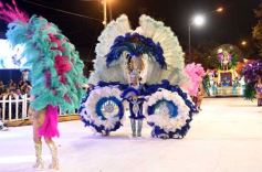 Foto de la galería: San Ignacio vivió la última noche de brillo, show y encuentro en lo que fue el cierre de los Carnavales Misioneros 2025