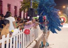 Foto de la galería: San Ignacio vivió la última noche de brillo, show y encuentro en lo que fue el cierre de los Carnavales Misioneros 2025