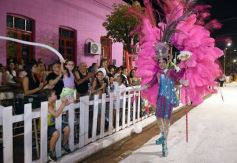 Foto de la galería: San Ignacio vivió la última noche de brillo, show y encuentro en lo que fue el cierre de los Carnavales Misioneros 2025