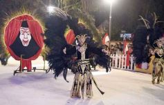 Foto de la galería: San Ignacio vivió la última noche de brillo, show y encuentro en lo que fue el cierre de los Carnavales Misioneros 2025