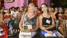 Foto de la galería: San Ignacio vivió la última noche de brillo, show y encuentro en lo que fue el cierre de los Carnavales Misioneros 2025