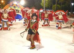 Foto de la galería: San Ignacio vivió la última noche de brillo, show y encuentro en lo que fue el cierre de los Carnavales Misioneros 2025