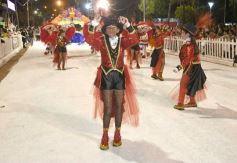 Foto de la galería: San Ignacio vivió la última noche de brillo, show y encuentro en lo que fue el cierre de los Carnavales Misioneros 2025