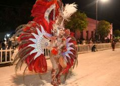 Foto de la galería: San Ignacio vivió la última noche de brillo, show y encuentro en lo que fue el cierre de los Carnavales Misioneros 2025