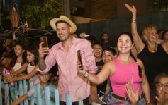 Foto de la galería: San Ignacio vivió la última noche de brillo, show y encuentro en lo que fue el cierre de los Carnavales Misioneros 2025