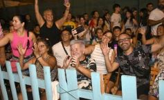 Foto de la galería: San Ignacio vivió la última noche de brillo, show y encuentro en lo que fue el cierre de los Carnavales Misioneros 2025