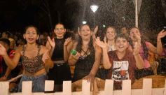 Foto de la galería: San Ignacio vivió la última noche de brillo, show y encuentro en lo que fue el cierre de los Carnavales Misioneros 2025