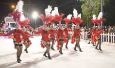 Foto de la galería: San Ignacio vivió la última noche de brillo, show y encuentro en lo que fue el cierre de los Carnavales Misioneros 2025