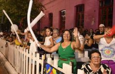 Foto de la galería: San Ignacio vivió la última noche de brillo, show y encuentro en lo que fue el cierre de los Carnavales Misioneros 2025