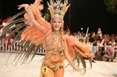 Foto de la galería: San Ignacio vivió la última noche de brillo, show y encuentro en lo que fue el cierre de los Carnavales Misioneros 2025